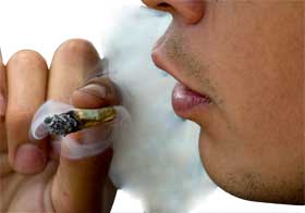 Dejar-de-gumar-porros-de-marihuana Dejar las drogas con hipnosis
